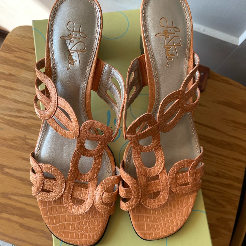 Life Stride Coral Sandals